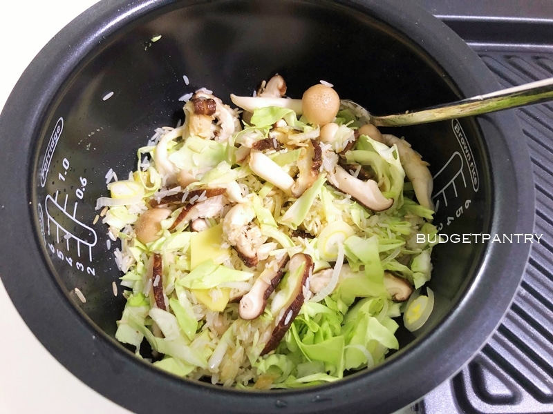 Rice Cooker Chicken and Mushroom Rice